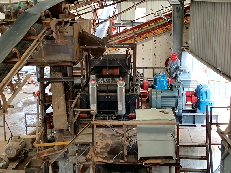 時產100噸和200噸的石灰石生產線,選擇的液壓對輥制砂機有何不同? 時產100噸和200噸的石灰石生產線,選擇的液壓對輥制砂機有何不同?